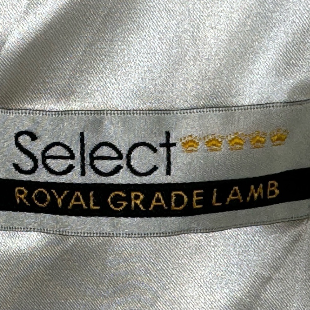 White Select Royal Grade Kalgan Lamb Knitted Vest - Luxurious Warmth and Eleganc - Picture 5 of 8